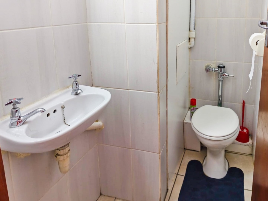 To Let 2 Bedroom Property for Rent in Loevenstein Western Cape
